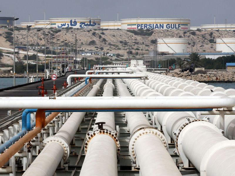 Pakistan eyes Iranian crude as US sanctions waiver opens supply window