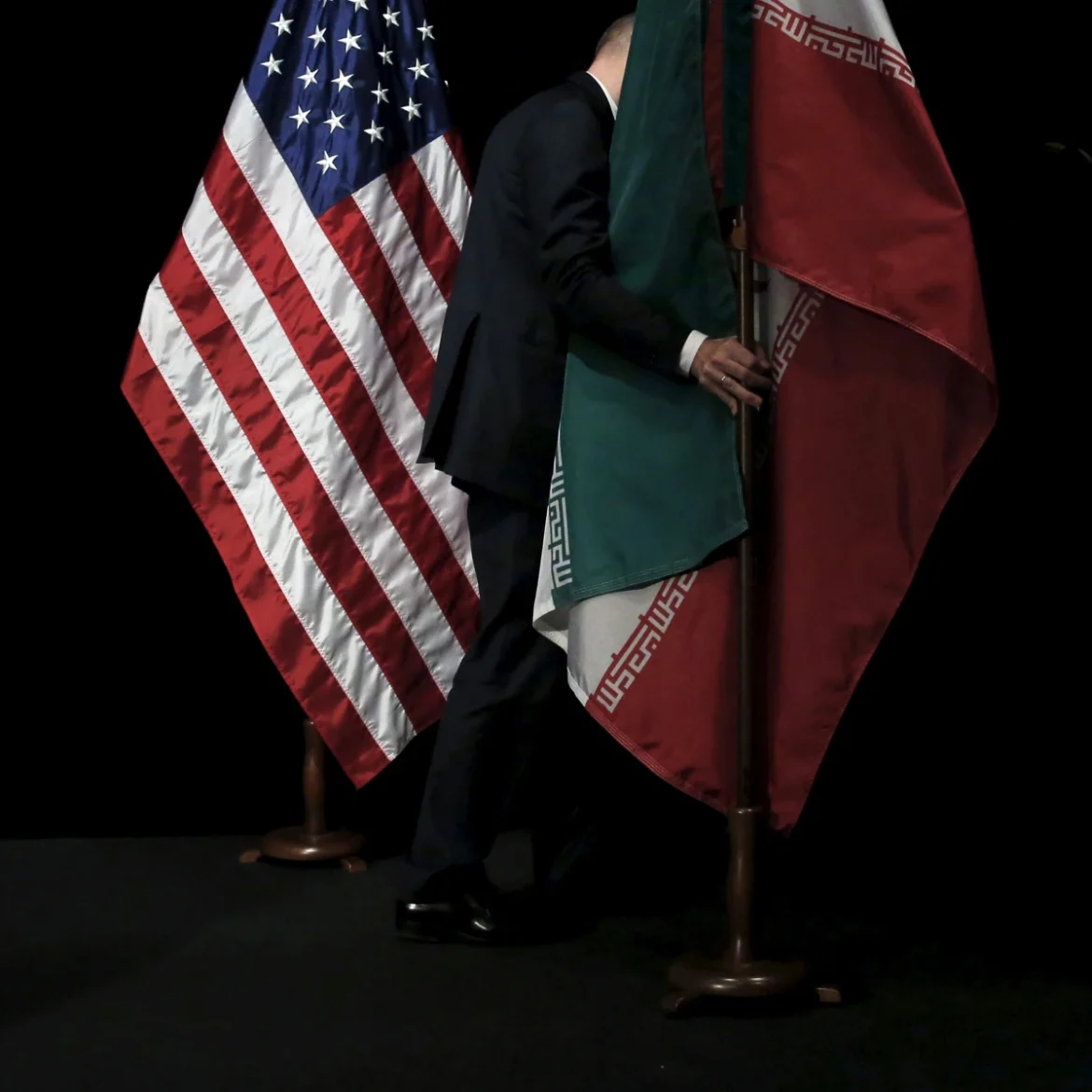 Iran and US near accord to end war, but split over timing persists