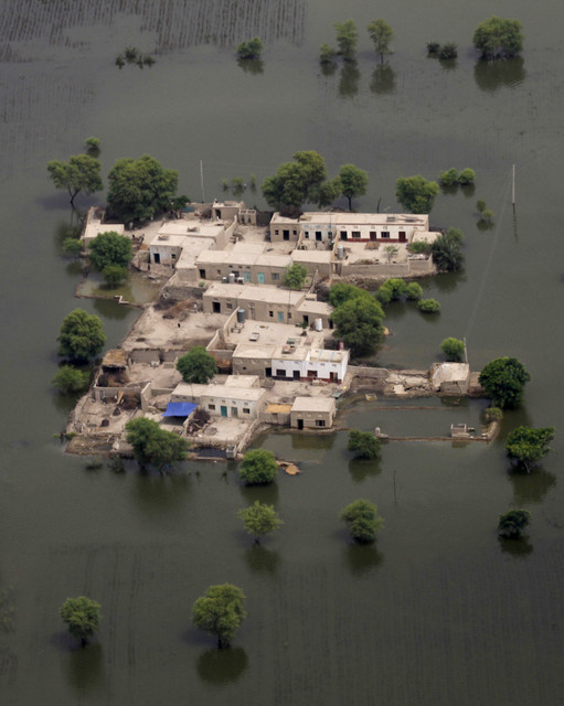 Pakistan flood toll hits 97 as 400 sq km of Punjab lies underwater, Gilgit-Baltistan cut off