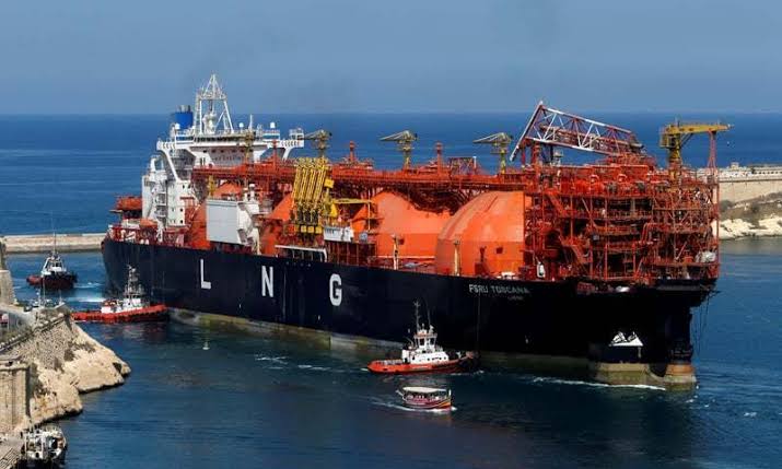 Pakistan plans record spot LNG buying as Qatar supply falters