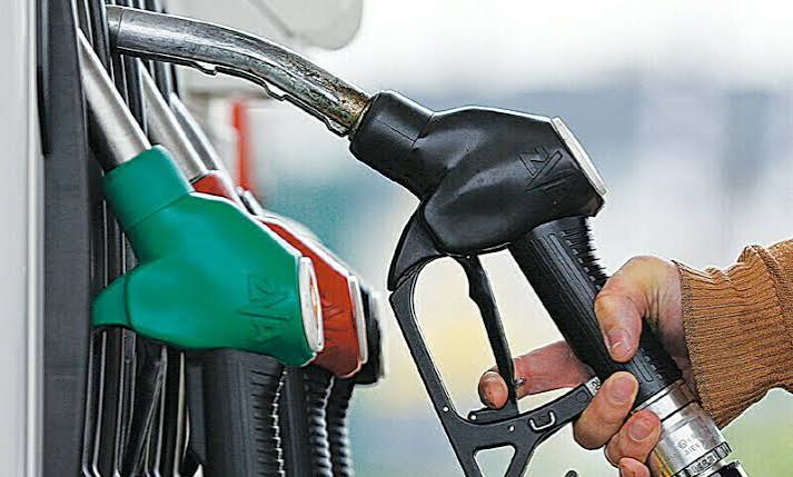 Pakistan pushes through fifth straight fuel hike under new daily pricing rules