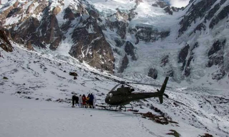 Weather halts search for seven missing Broad Peak climbers after three bodies recovered