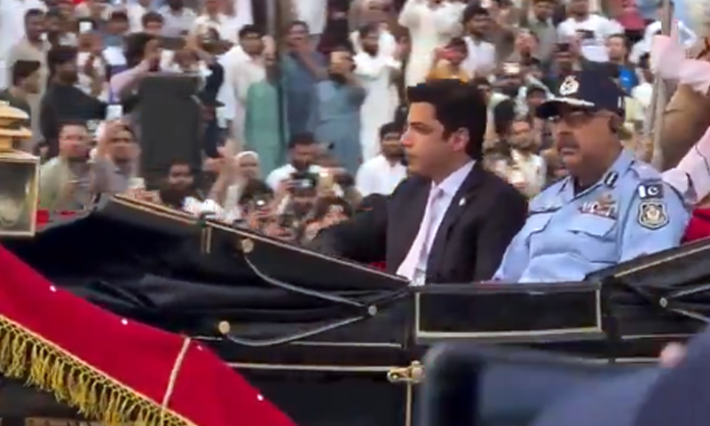 Carriage ride through Islamabad parade draws cries of ‘colonial’ excess