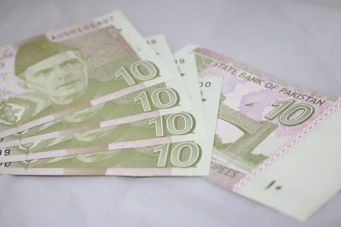 Pakistan weighs scrapping Rs10 note as printing costs bite