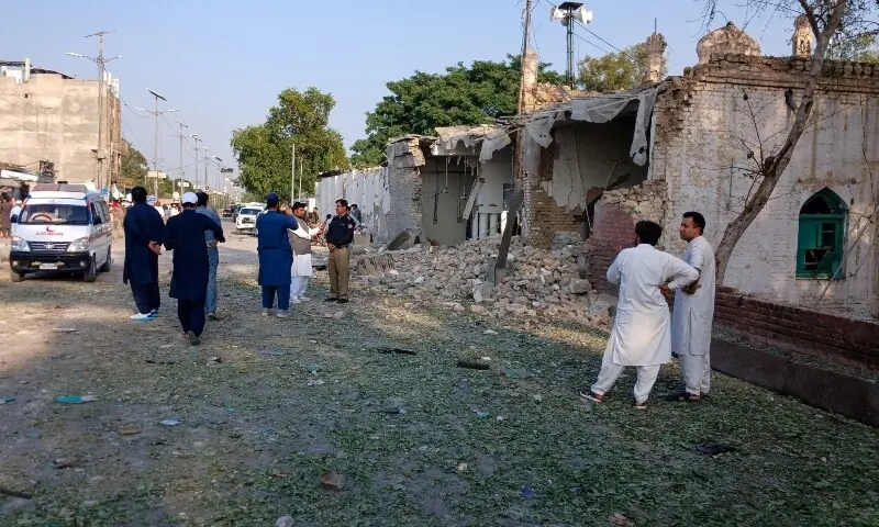 Suicide bombers and gunmen attack Kohat police compound, killing at least 21