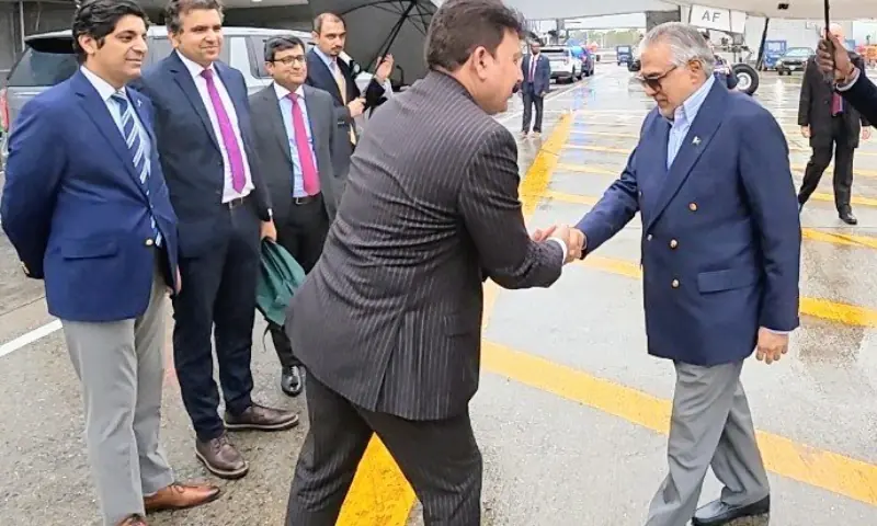 FM Dar goes to New York with a fading peace deal in hand