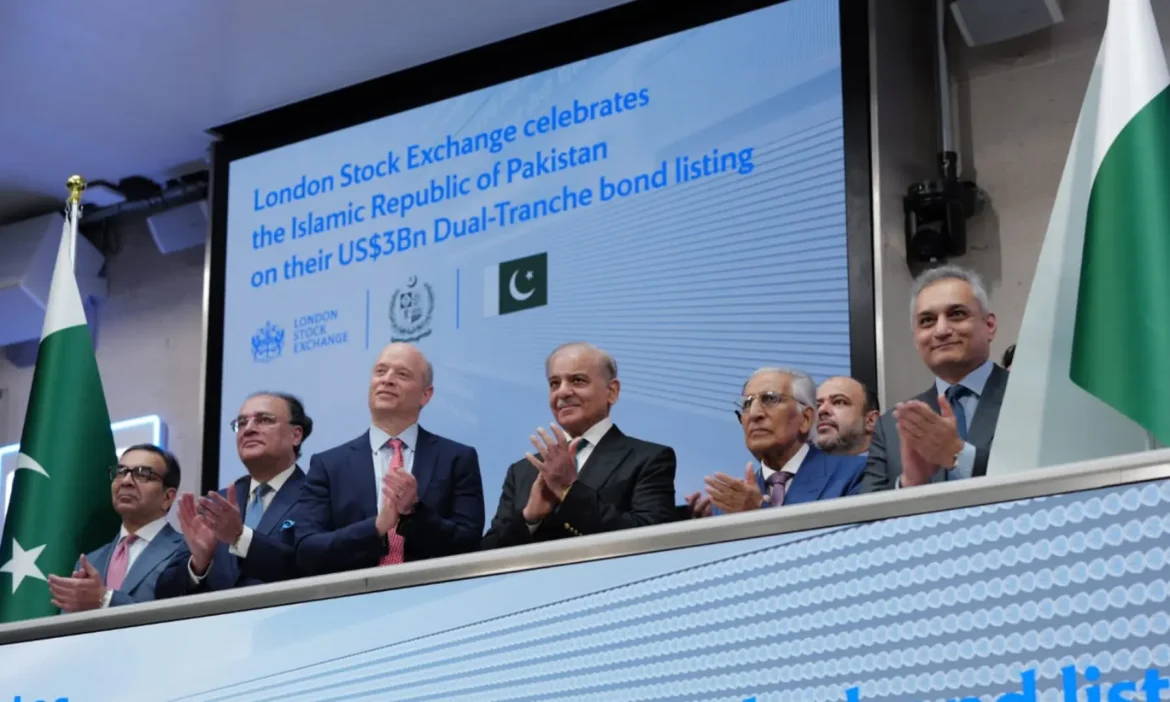 PM Sharif opens London trading, presses JPMorgan, BlackRock for more Pakistan exposure