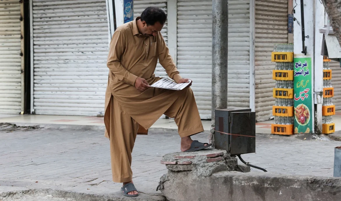 Pakistan revives austerity drive, halves official fuel use, bans foreign trips as oil shock deepens