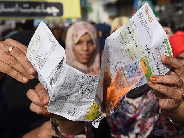 Pakistanis rank debt, electricity bills above all other woes, survey shows