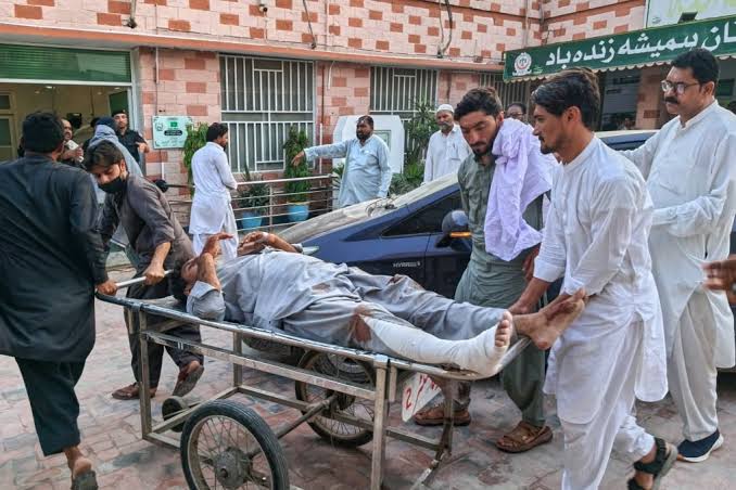 TTP suicide bomber kills 12 at DI Khan police checkpost near Afghan border