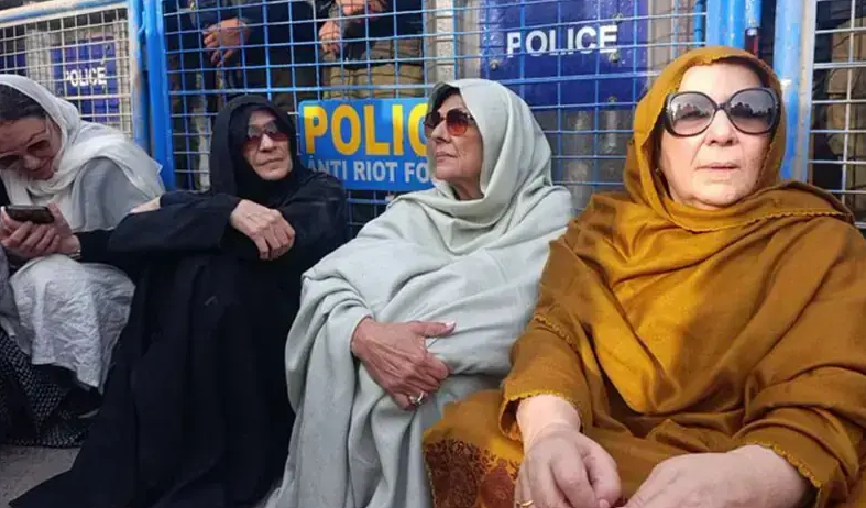 Punjab police detain two more sisters of jailed ex-prime minister Imran Khan ahead of protest march on capital