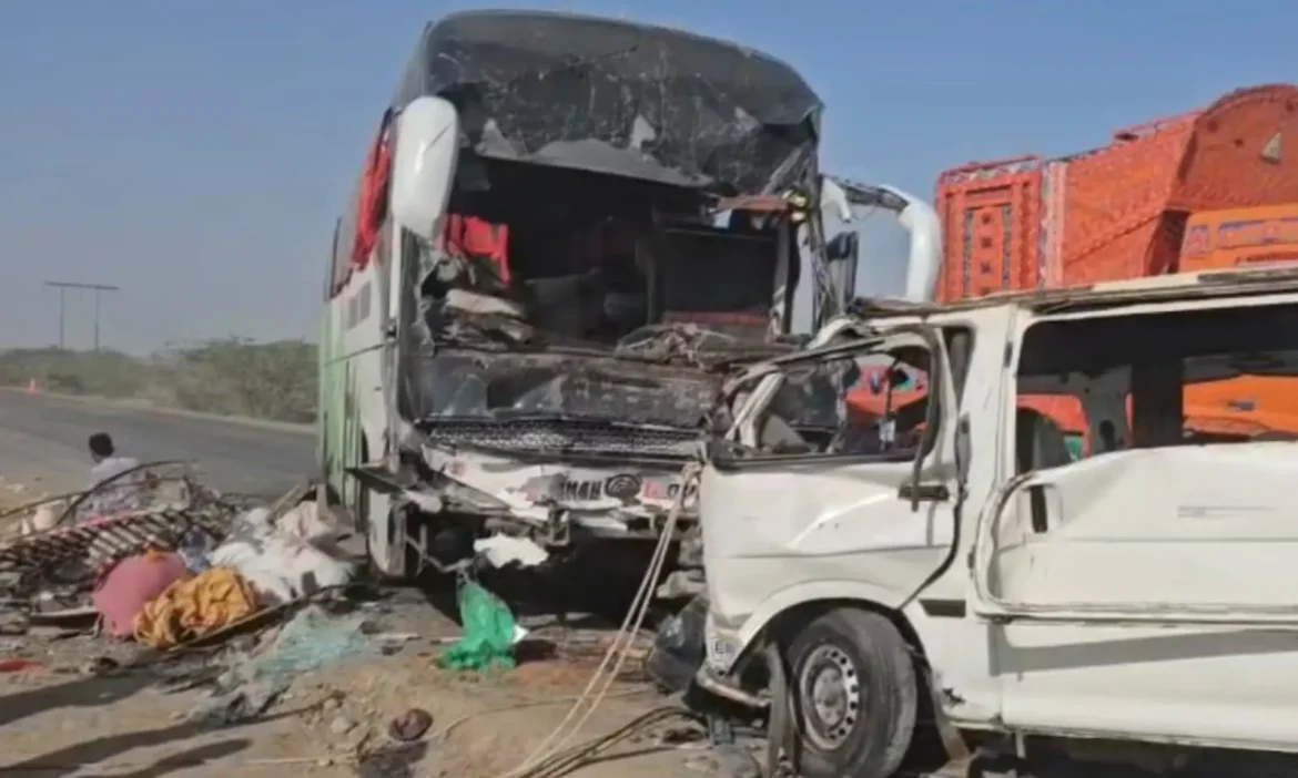 Twelve killed in head-on collision between coach and minibus on Balochistan highway