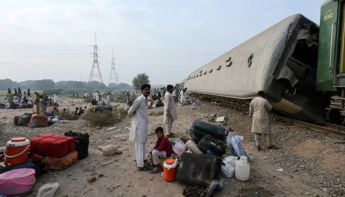 At least four dead after Karachi-Peshawar express train derails near Multan