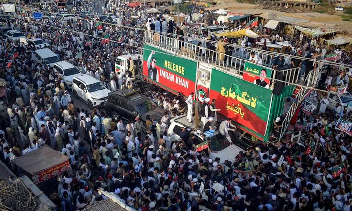 Imran Khan’s supporters resume march on capital despite threat of emergency rule
