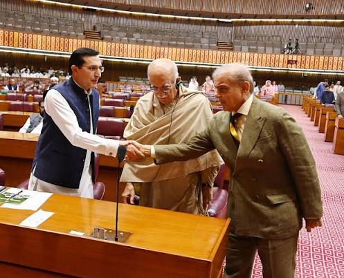 Govt and Imran Khan’s party agree to talks days before Islamabad march